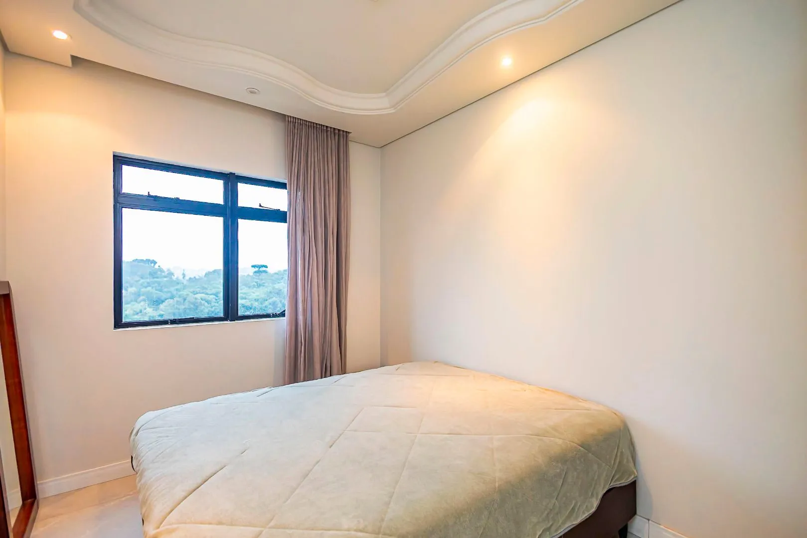 Furnished apartment with open-plan kitchen and 4 bedrooms — photo 25