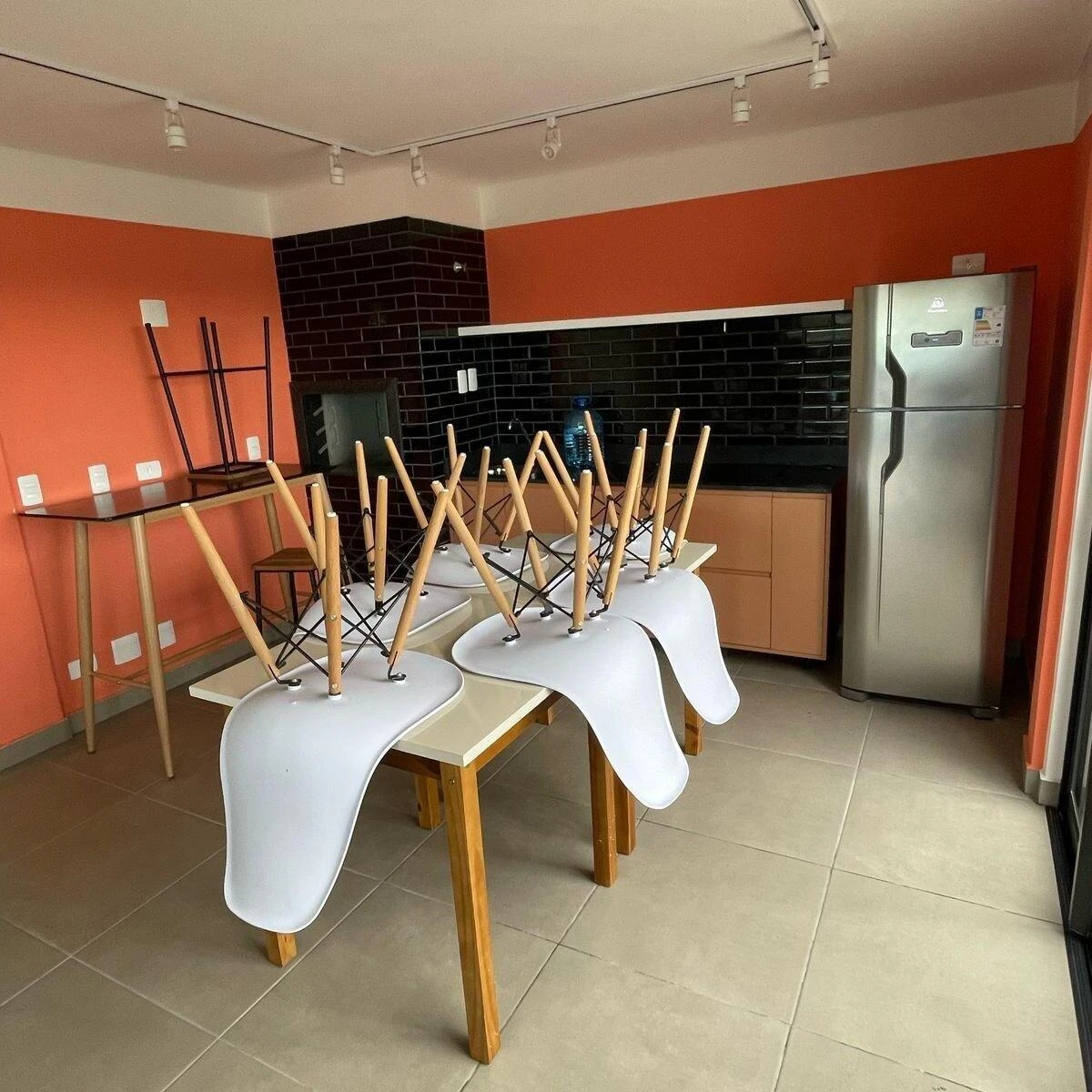 One-bedroom apartment with a dryer — photo 13