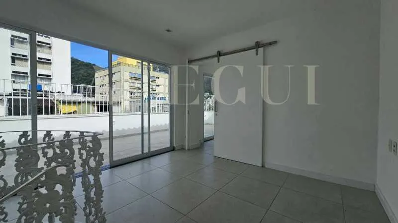 Вид на воду та 4 спальні: квартира 258 м² — photo 28