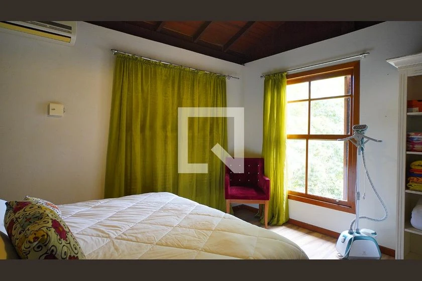 House with 4 bedrooms, balcony and private garden — photo 4