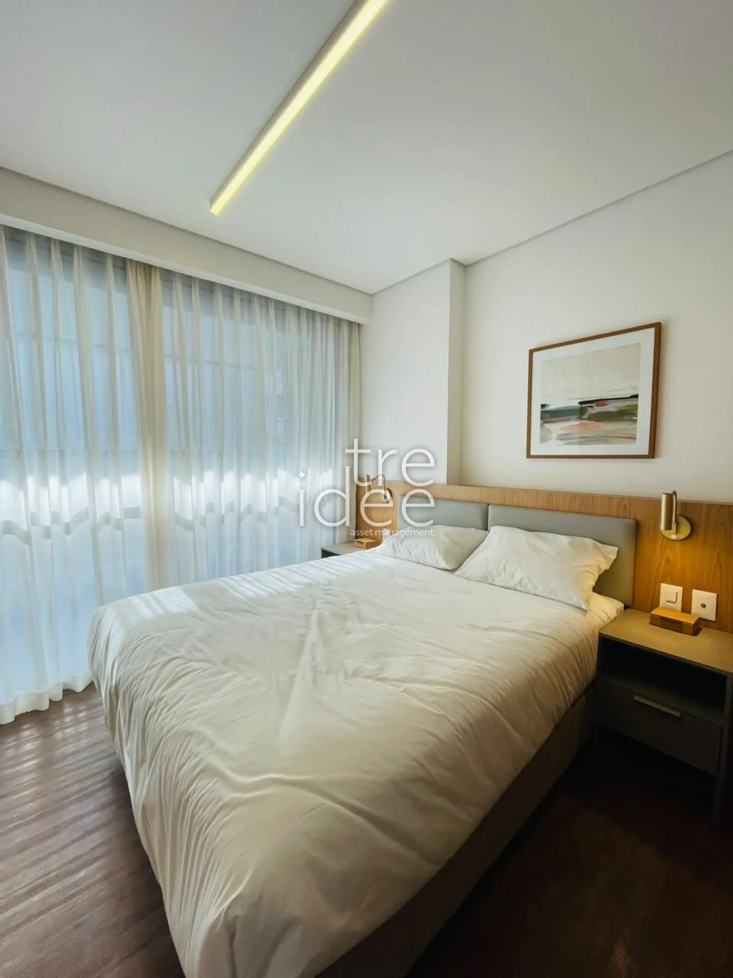 Furnished 1-bedroom apartment with an open-plan kitchen — photo 22