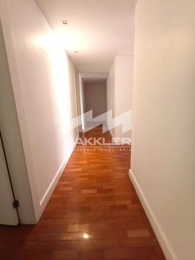 Apartment with 4 bedrooms and 4 bathrooms — photo 23