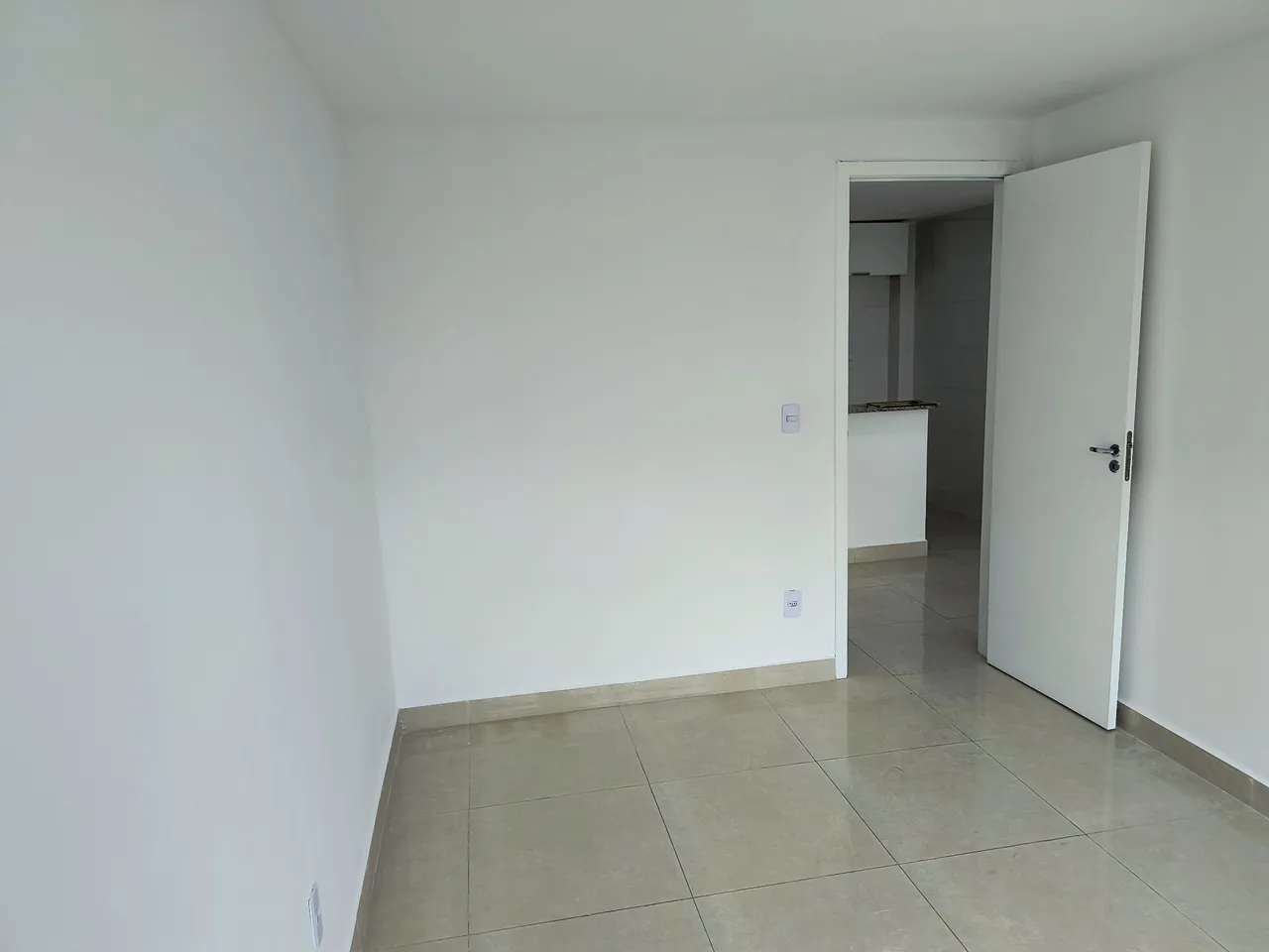 Unfurnished 1-bedroom apartment with balcony and 40 m² — photo 20