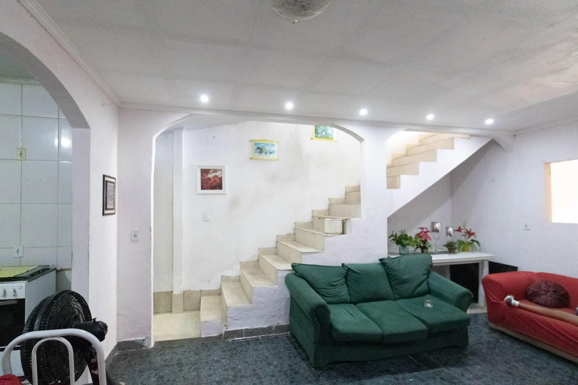 Casa mobiliada com 3 quartos e cozinha com fogão a gás — photo 27