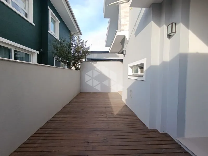 Casa con 4 suites y 184 m²; 2 plazas y balcón — photo 11