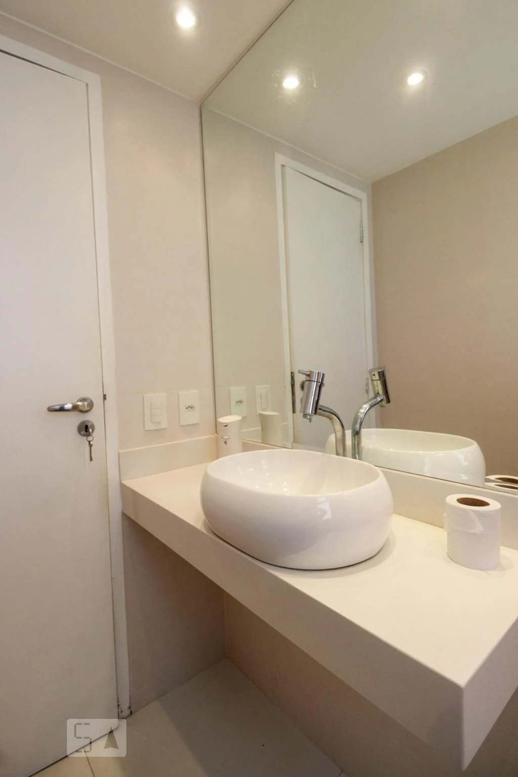 Furnished apartment, 90 m², with a glass-enclosed balcony — photo 33