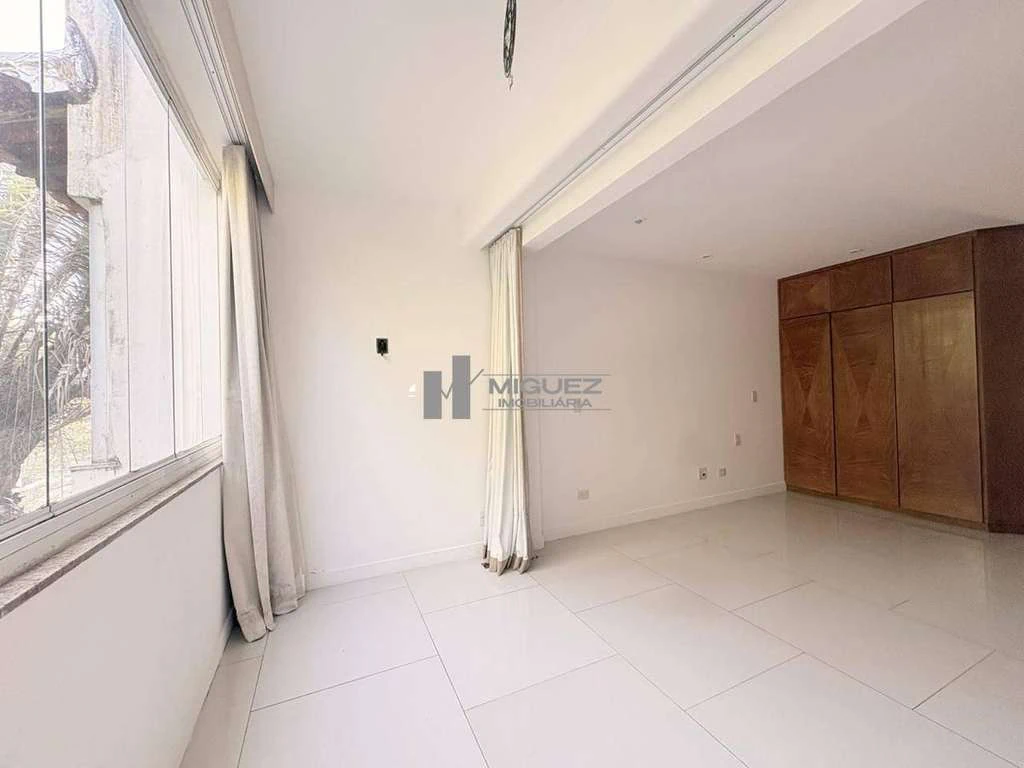 273 m² triplex house with 3 parking spaces and 5 baths — photo 16