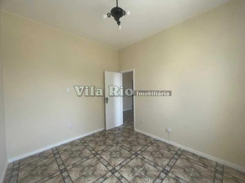 Apartamento sem mobília com 3 quartos e banheiro com box de vidro — photo 17