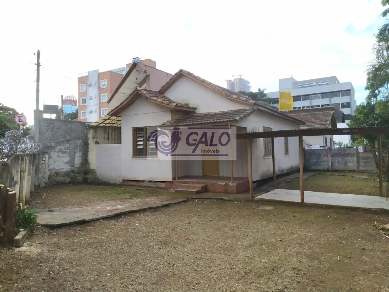 2-bedroom house with wood or laminate floors in Curitiba — photo 13