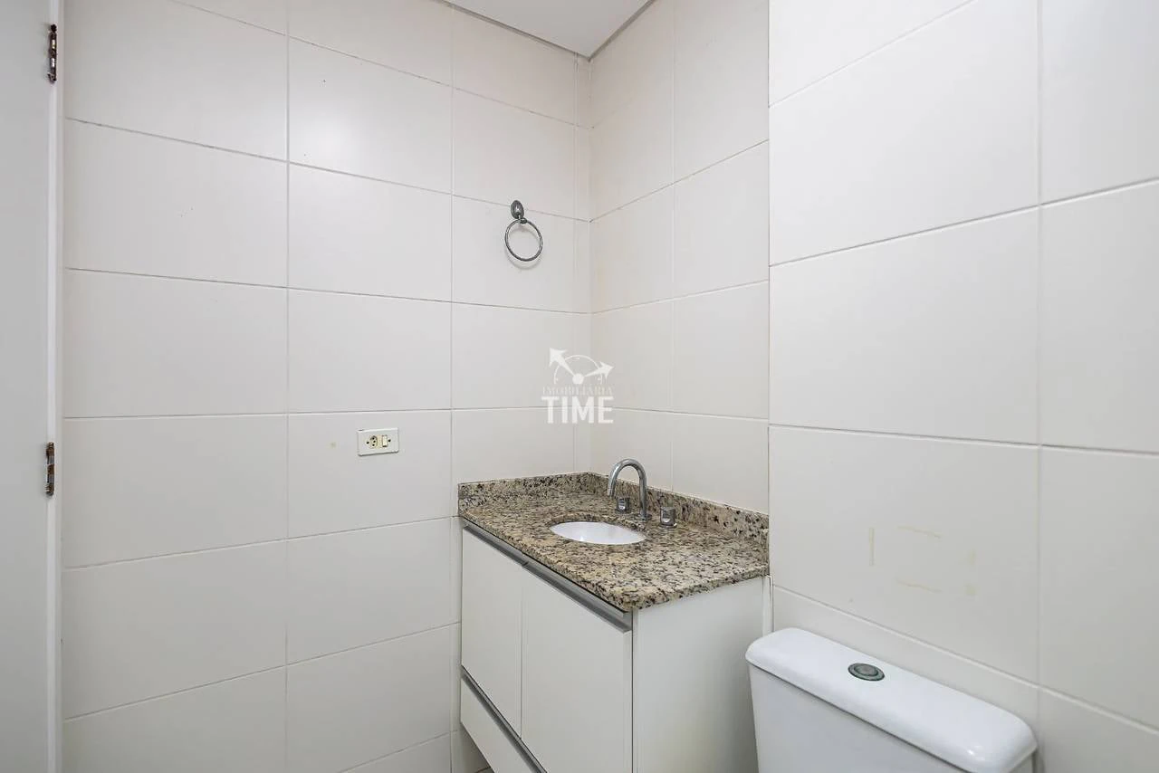 Деревянный пол или ламинат и 1 спальня: квартира 51 м² — photo 15