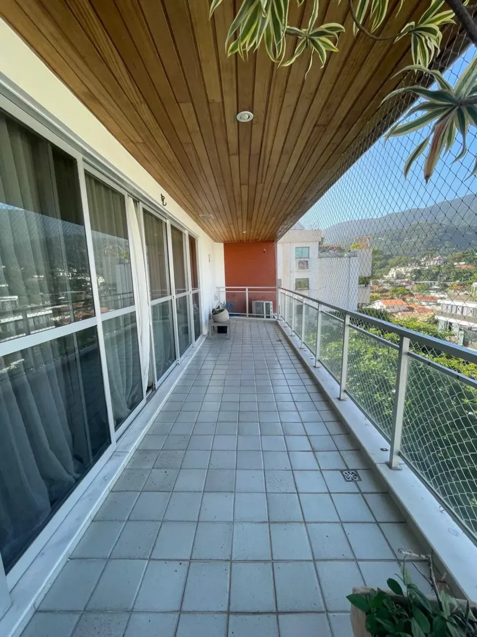 195 m² apartment with 3 bedrooms and glassed balcony — photo 12