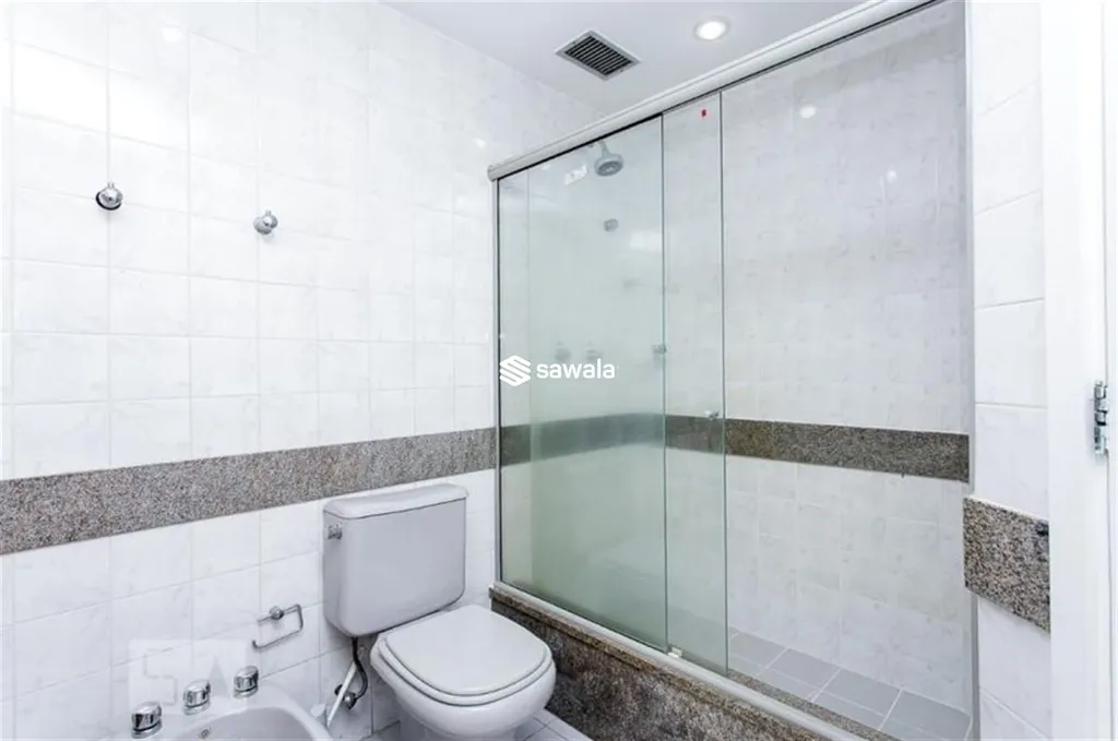 210 m² apartment with 3 bedrooms and 5 bathrooms — photo 23