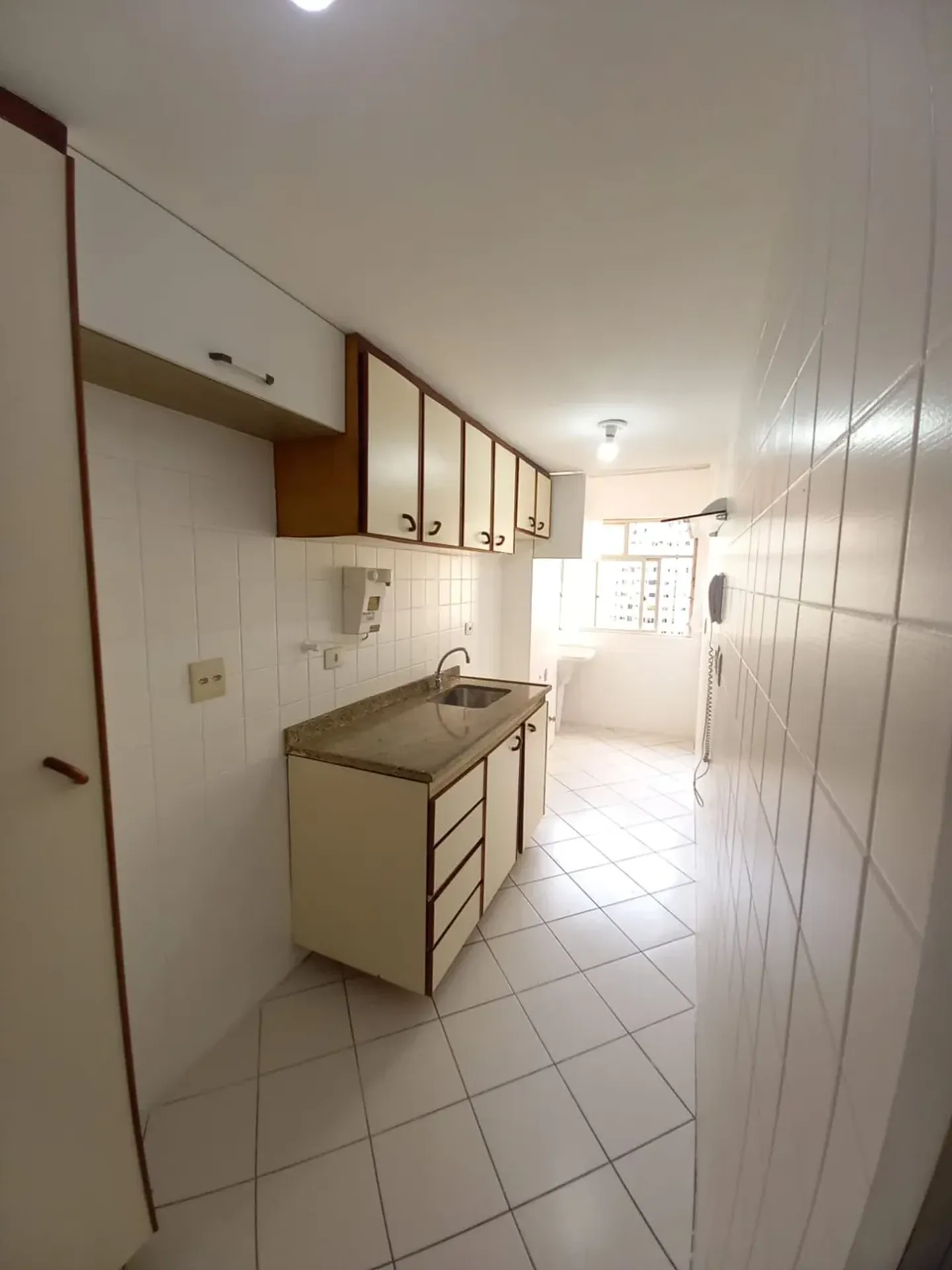 Apartment on the 10th floor with a grill on the balcony — photo 21
