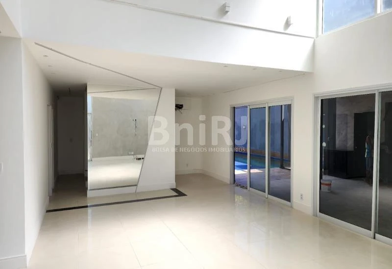House with 6 bedrooms and 500 m² with 2 parking spaces — photo 41