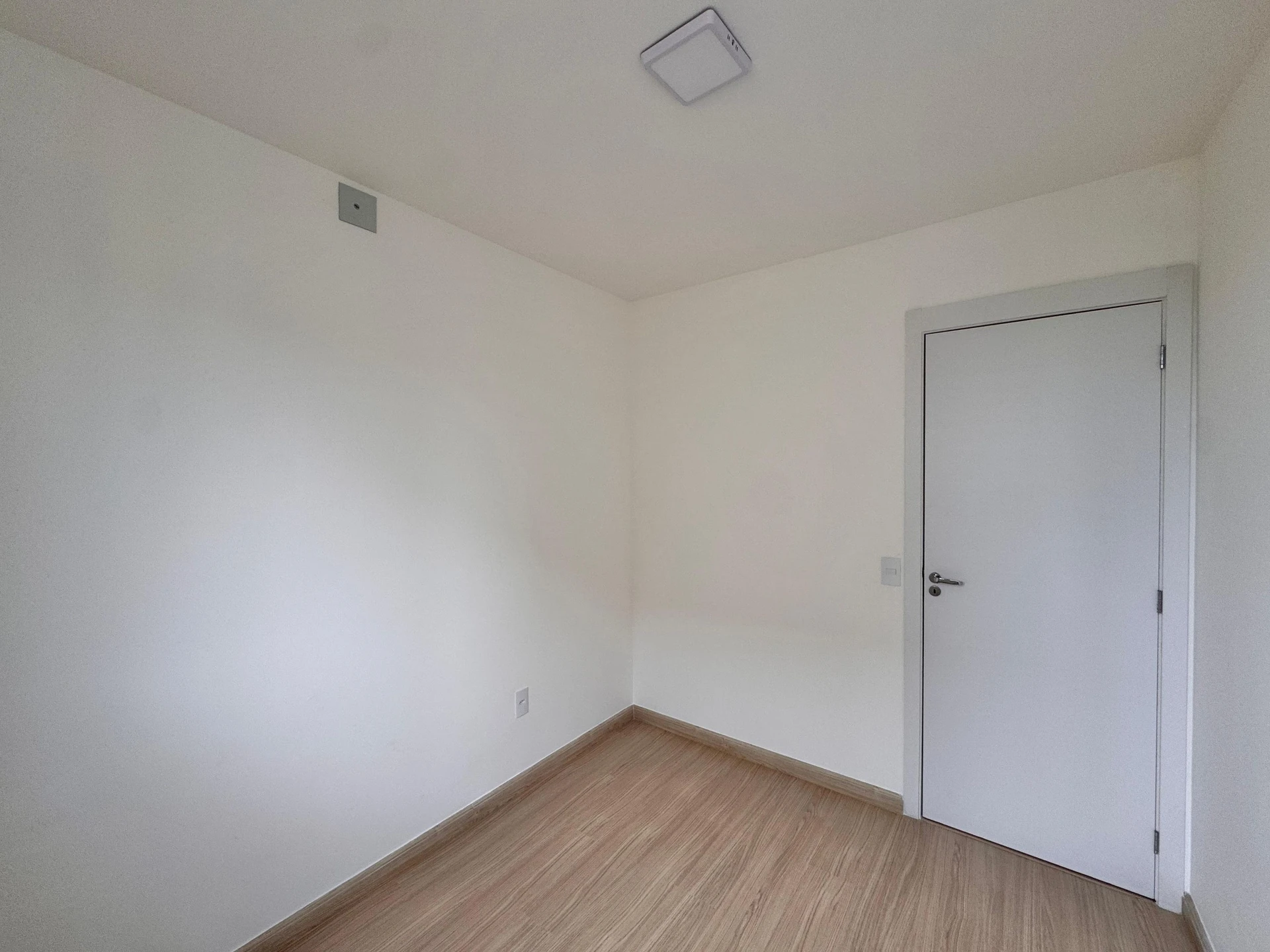 Apartamento sem mobília com 2 quartos e varanda — photo 33