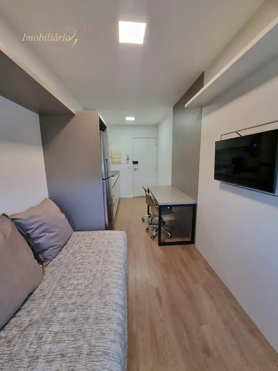 Furnished 1-bedroom apartment with an open kitchen — photo 7