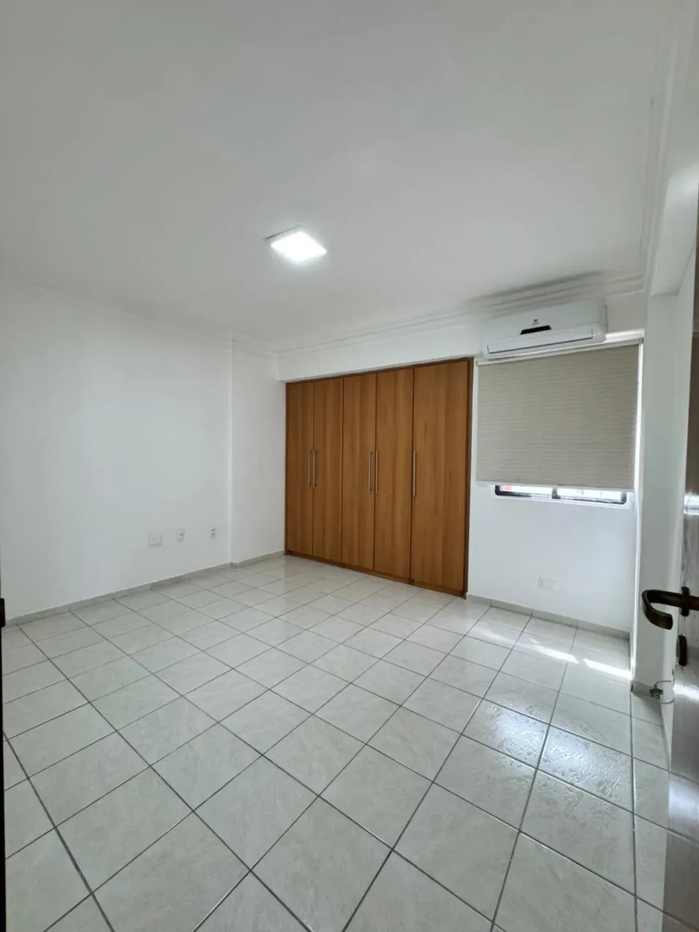 127 m² apartment with a separate kitchen and 3 bedrooms — photo 14