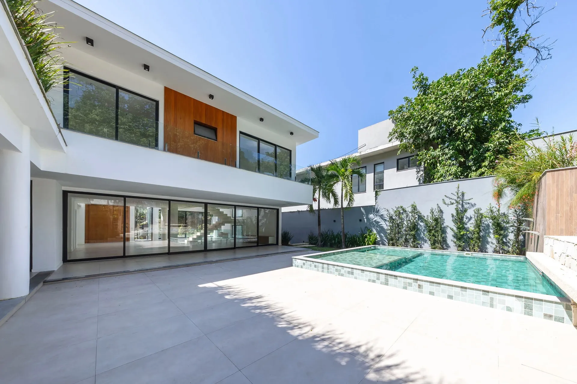 Casa moderna de 5 suítes com 7 banheiros e 2 vagas — photo 12