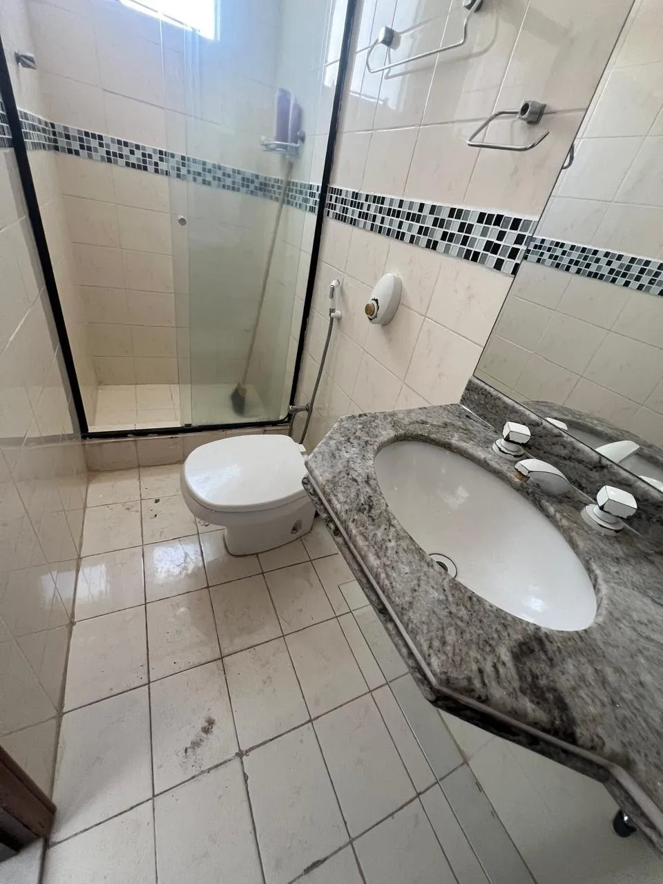 House with 3 bedrooms, 4 bathrooms and 5 parking spaces — photo 12