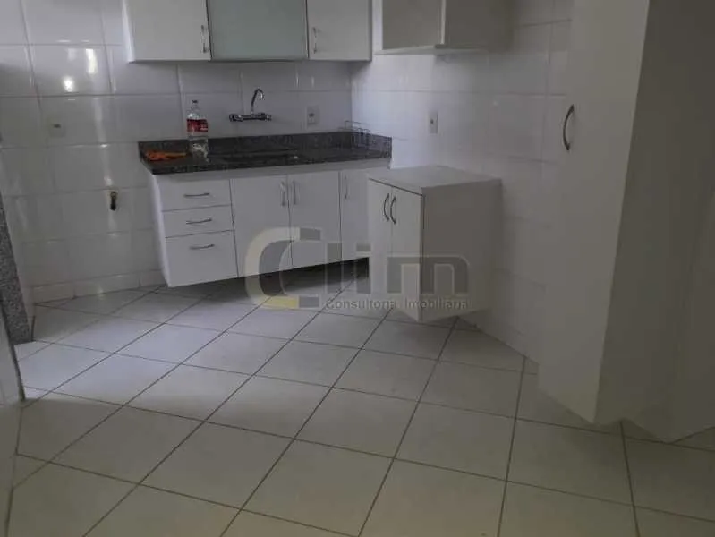 3-bedroom apartment in a building with a pool — photo 21
