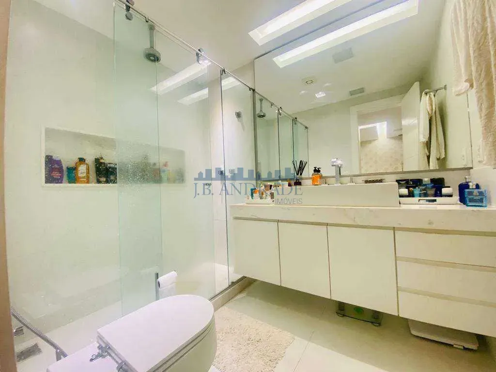 Furnished 4-bedroom apartment with 4 bathrooms — photo 31