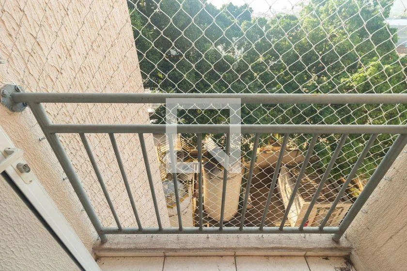 2-bedroom apartment in a building with a pool — photo 31