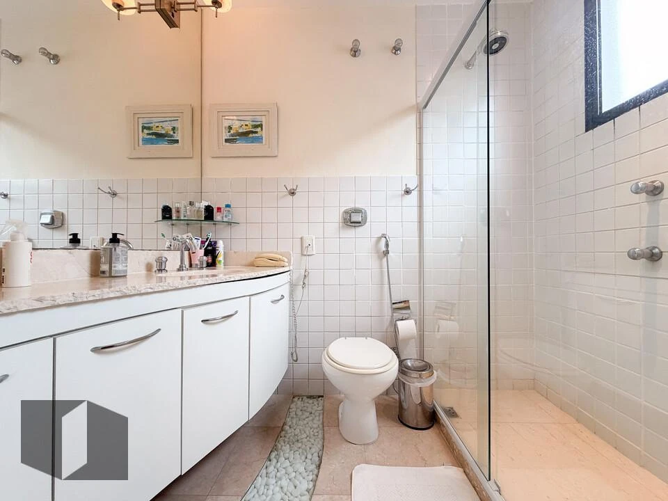 Furnished apartment, 186 m², with a grill on the balcony — photo 35