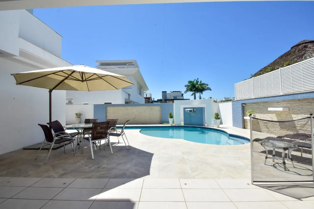 Casa mobiliada com 4 suítes e piscina aberta — photo 88