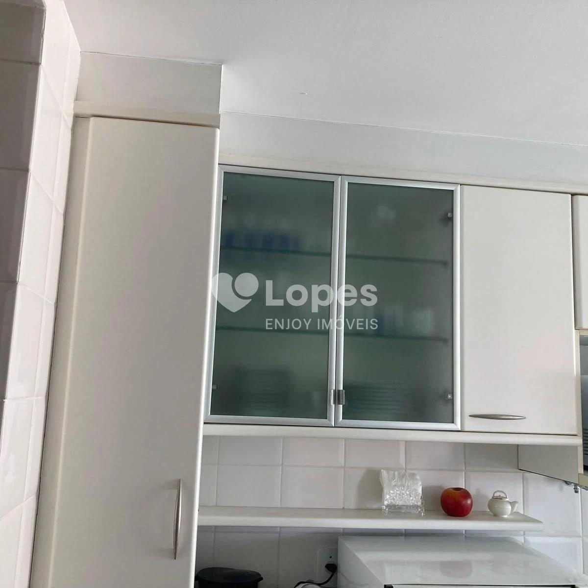 Furnished apartment, 96 m², with a glass-enclosed balcony — photo 2