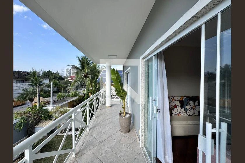 Furnished 6-bedroom house with 387 m² and 4 en-suites — photo 32