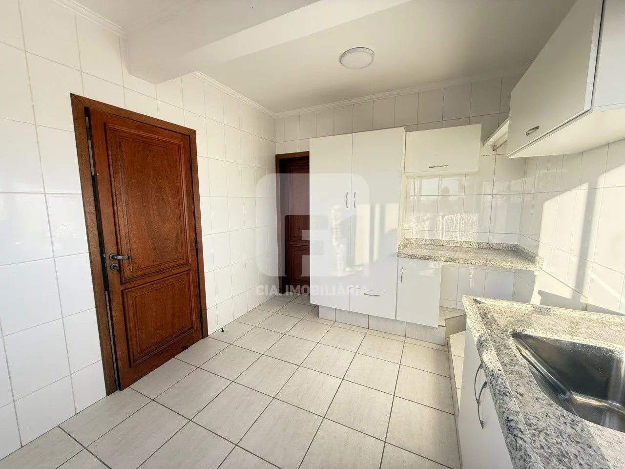 Furnished house with 4 bedrooms and 456 m² plus 6 parking