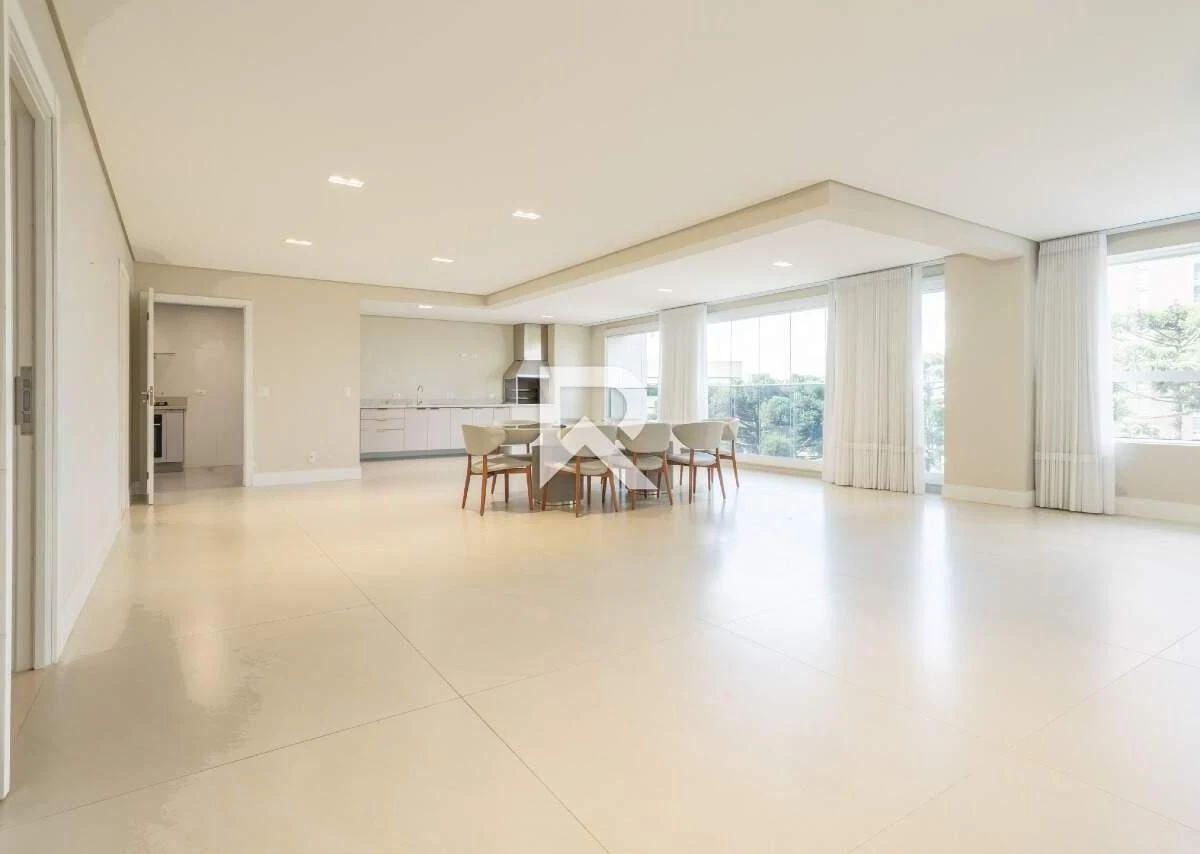 255 m² apartment with a bathtub and a walk-in closet — photo 7