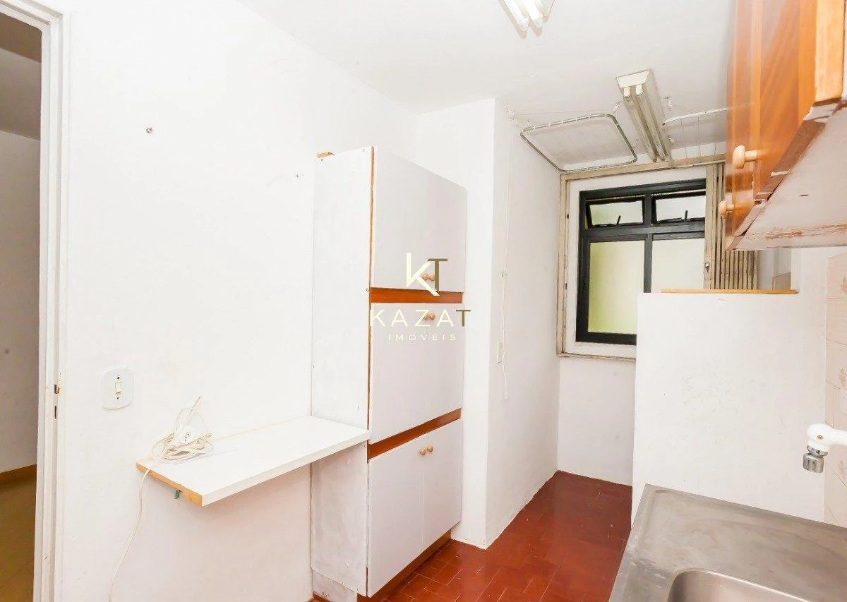 61 m² 3-bedroom apartment with balcony and laundry area — photo 4