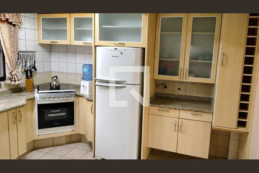 Облаштований будинок з 4 спальнями та 320 м² — photo 23