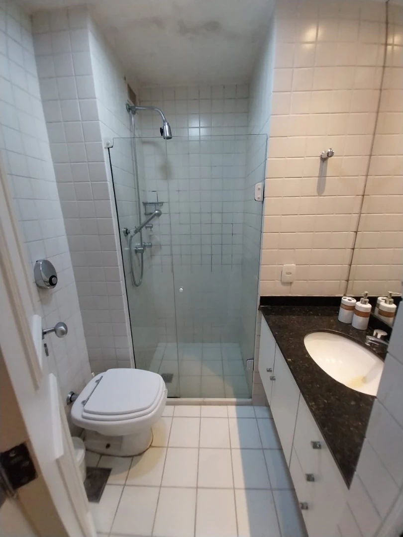 Furnished 3-bedroom apartment with balcony — photo 21