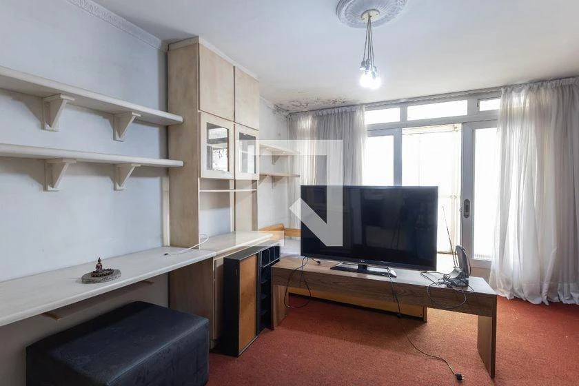 Apartamento com 4 quartos, cozinha com fogão a gás e varanda — photo 3