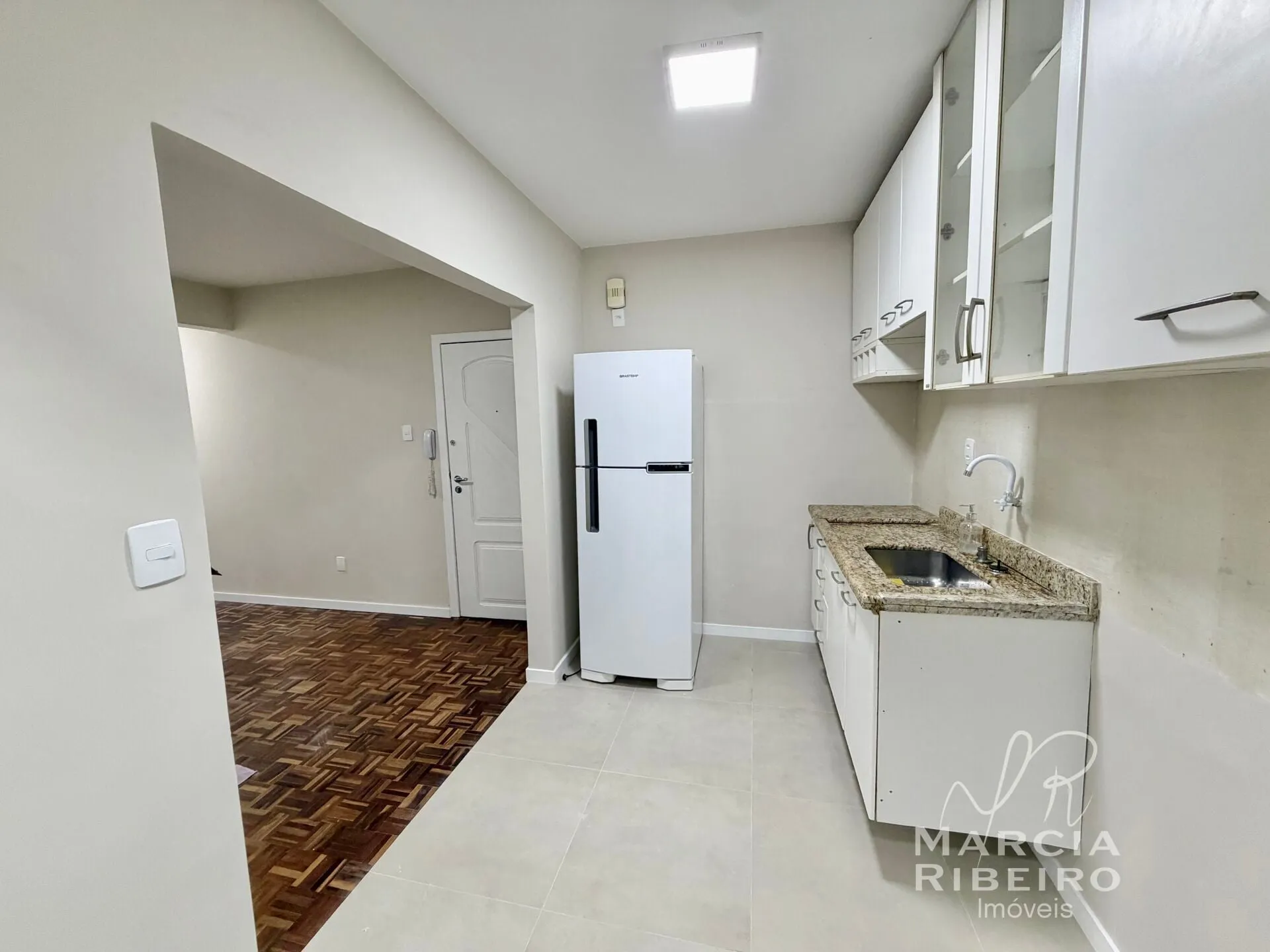 Departamento con piso de madera o laminado en Florianópolis — photo 5