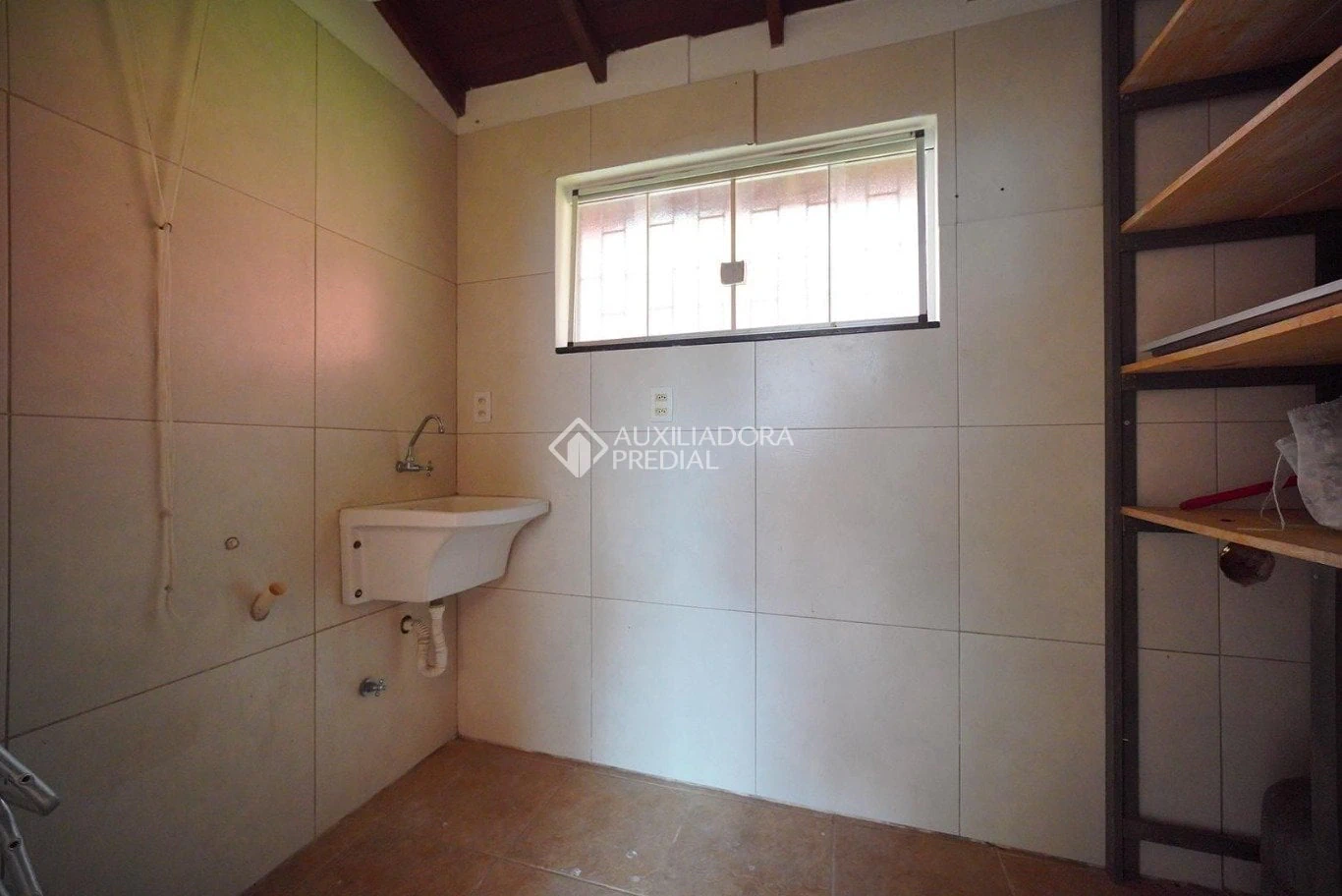 Walk-in closet in a 3-bedroom house, 140 m² — photo 30