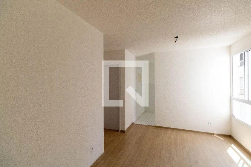 2-bedroom apartment with wood or laminate floors — photo 6