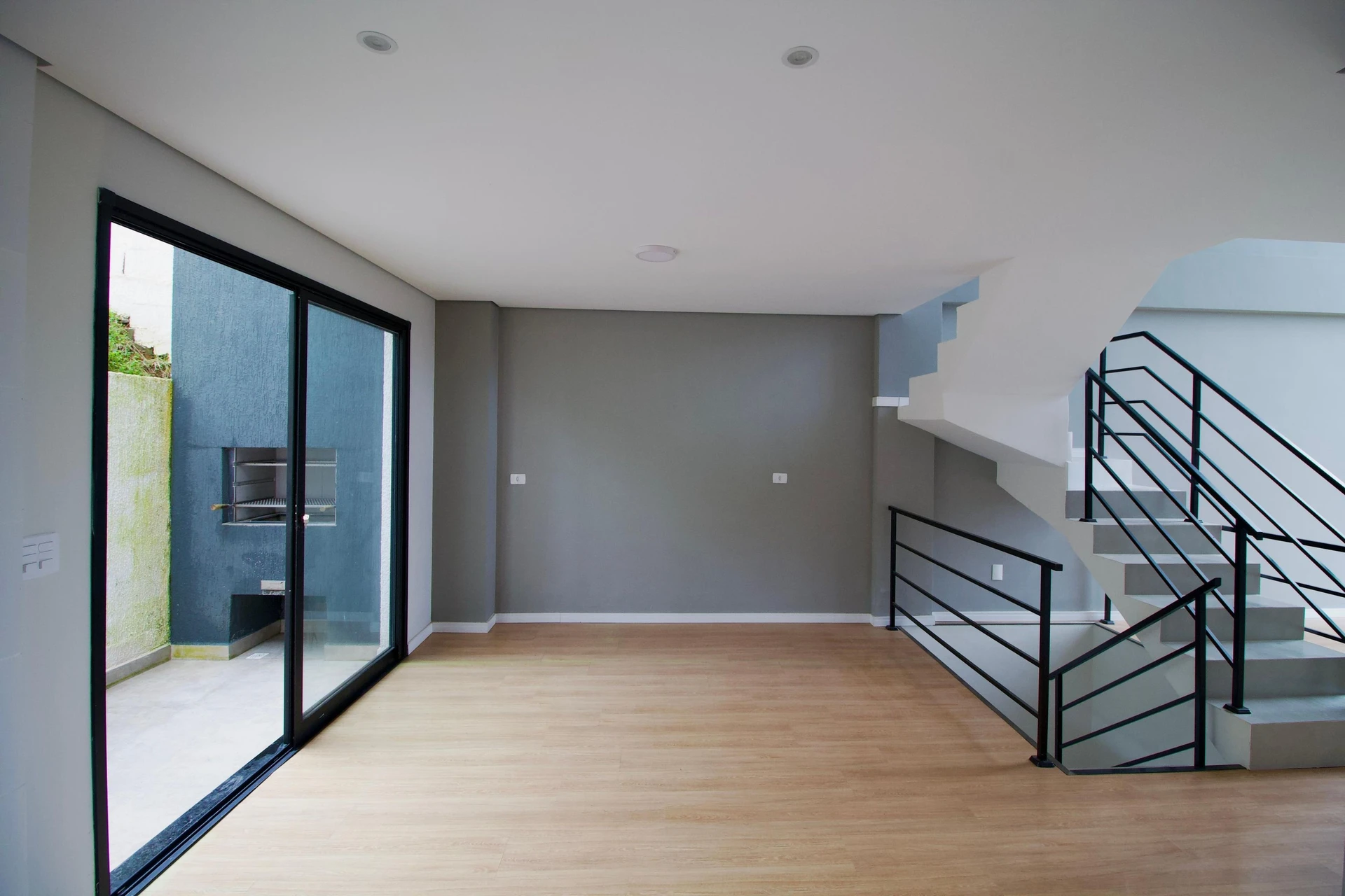 Floor-to-ceiling windows in a 3-bedroom house, 160 m² — photo 29