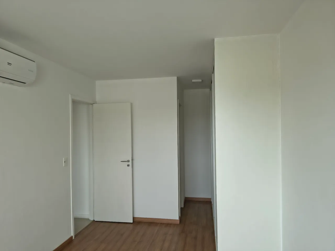 2-bedroom apartment in a building with a gym — photo 18