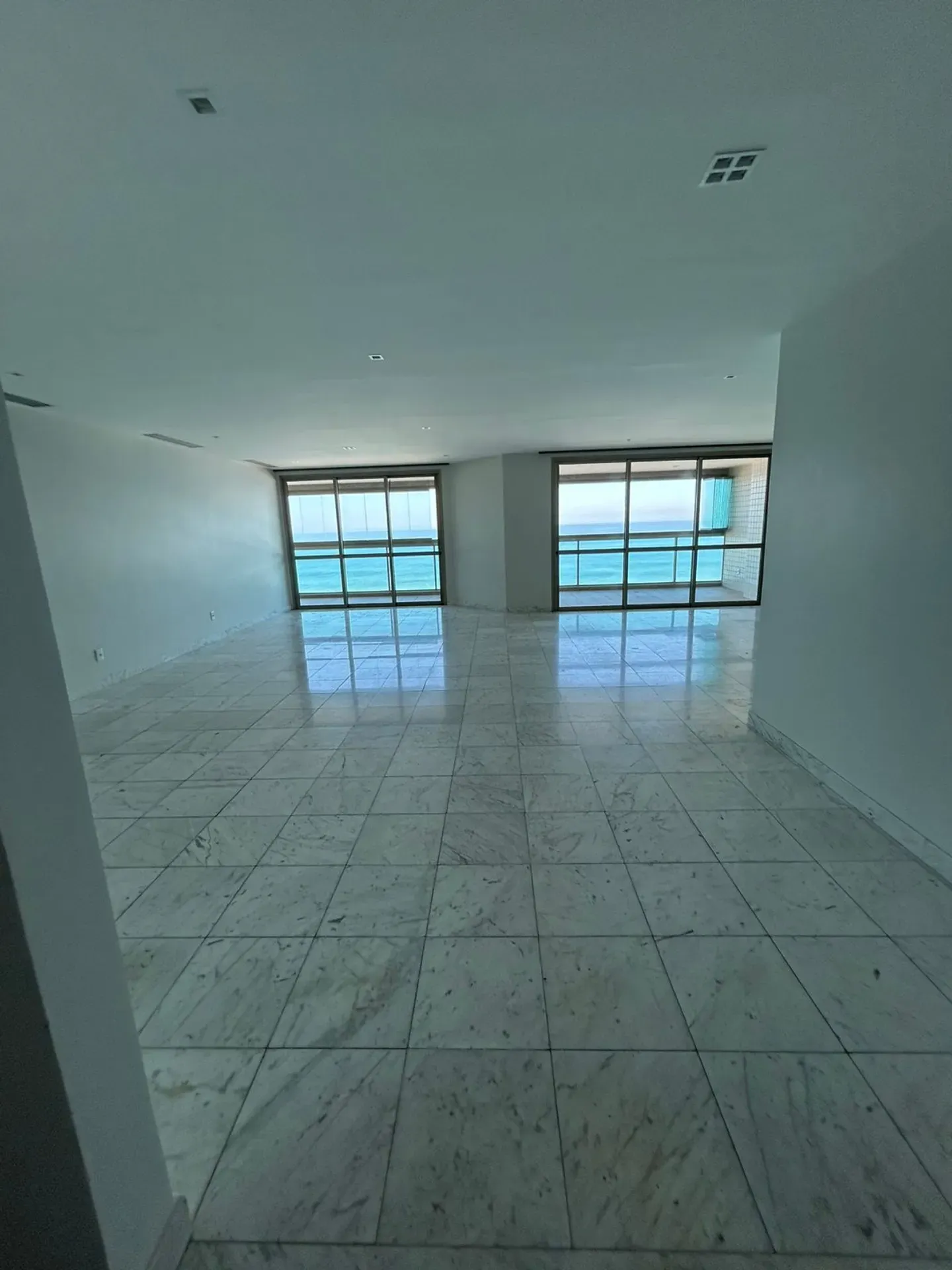 4-bedroom apartment with a water view — photo 24