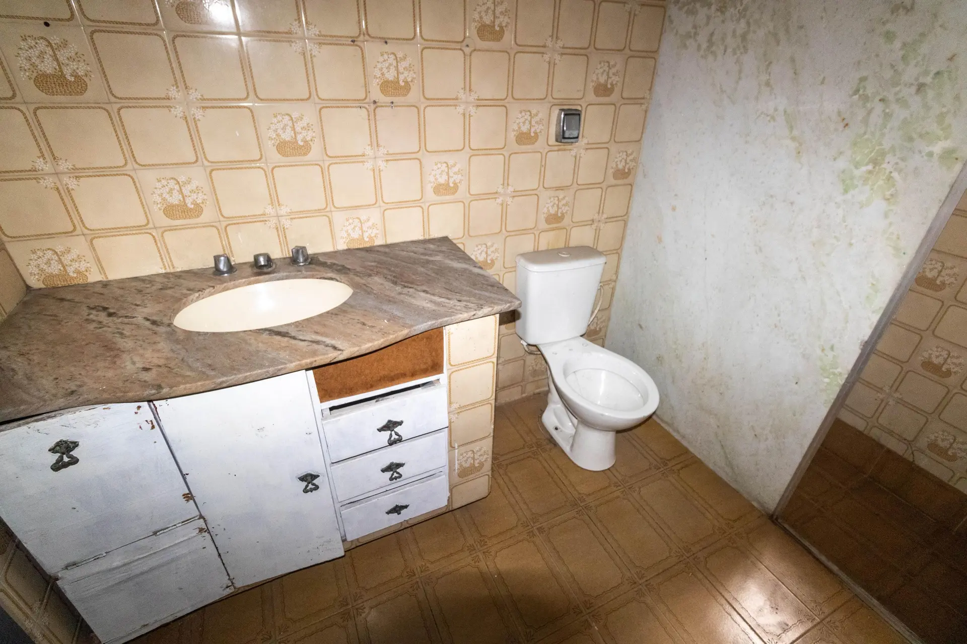 House with 4 bedrooms and 1 bathroom, separate kitchen — photo 16