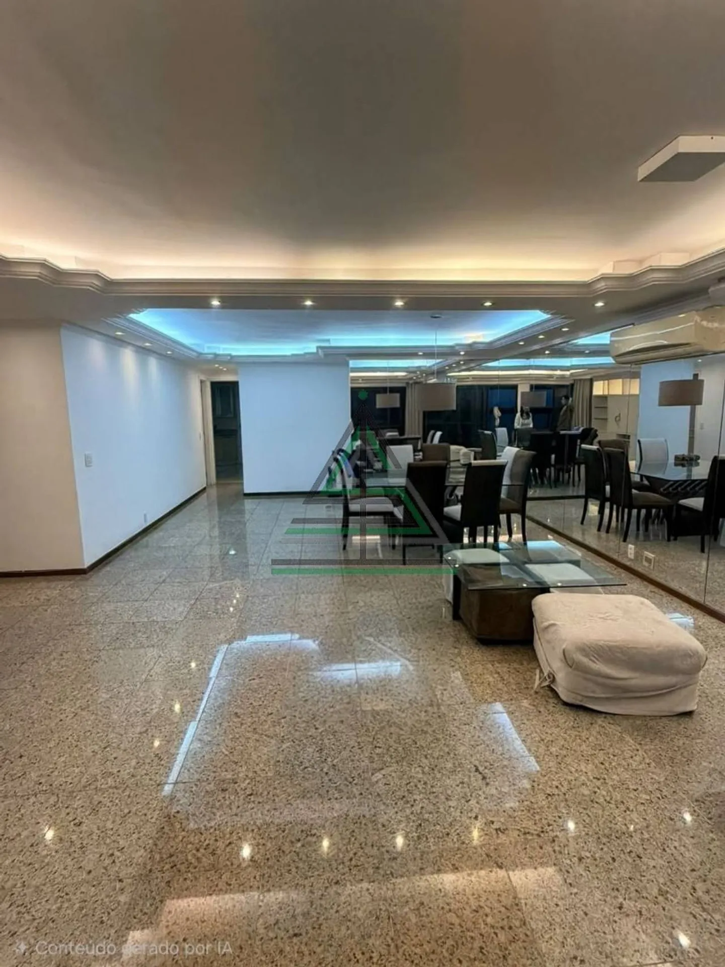 Apartment on the 21st floor with a home office