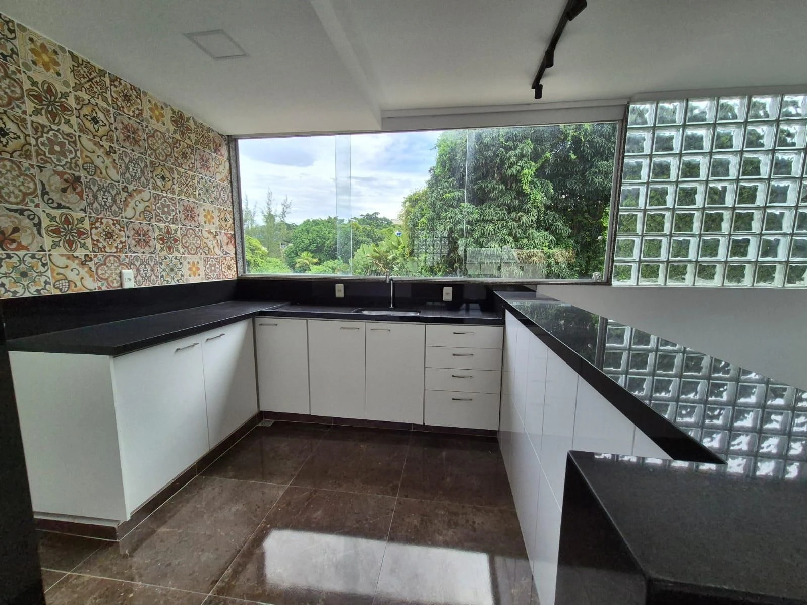 Unfurnished house with 5 bedrooms and integrated kitchen — photo 6