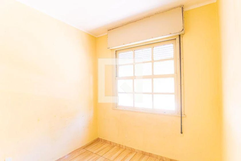 Rental apartment with 2 bedrooms and a laundry utility sink — photo 18