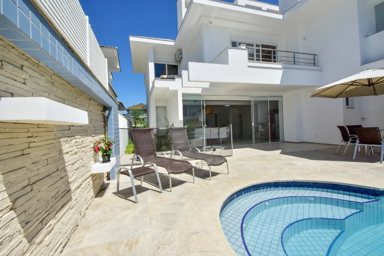 Casa mobiliada com 4 suítes e piscina aberta — photo 87