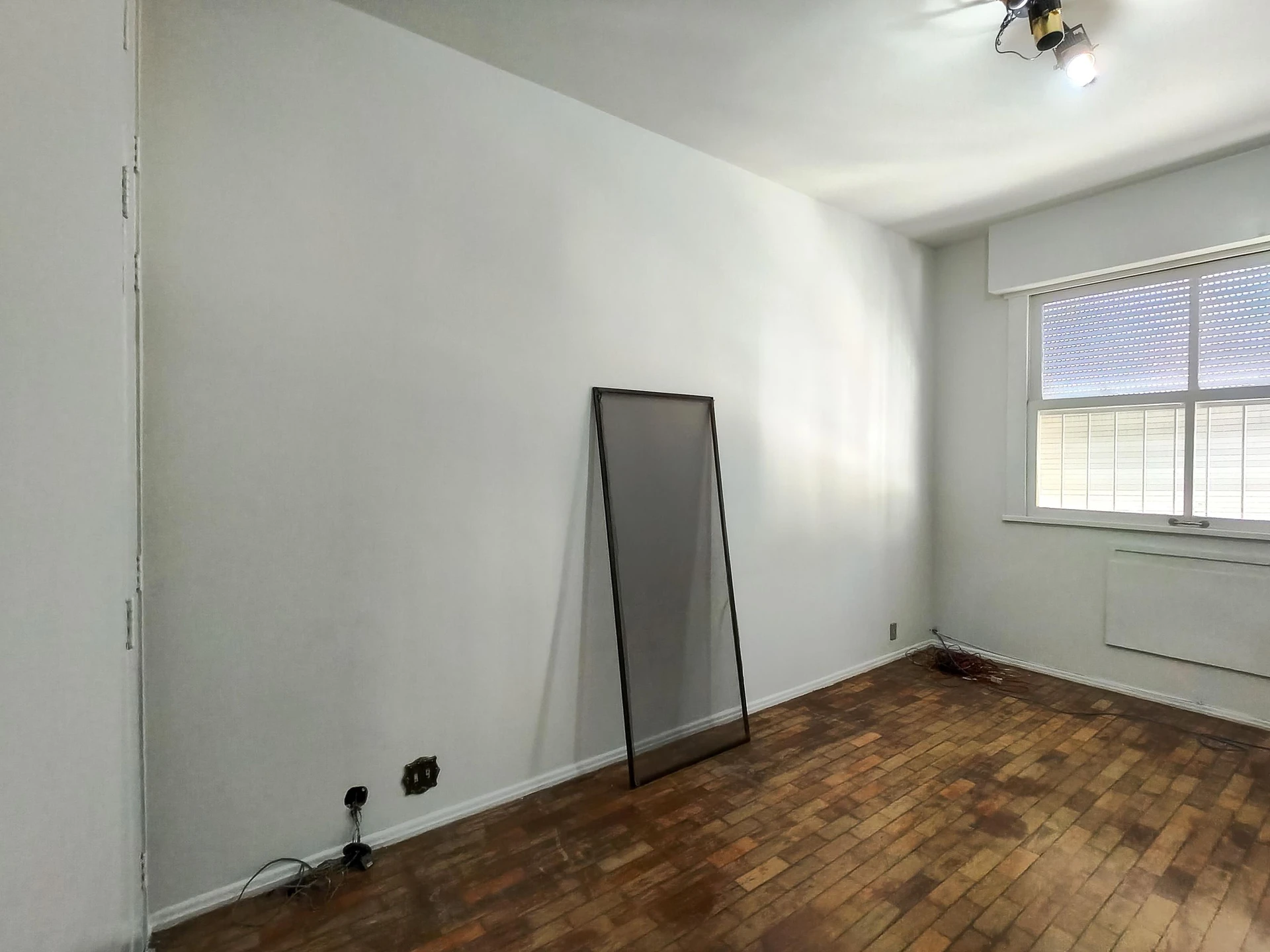 Furnished 4-bedroom apartment with 3 bathrooms — photo 29