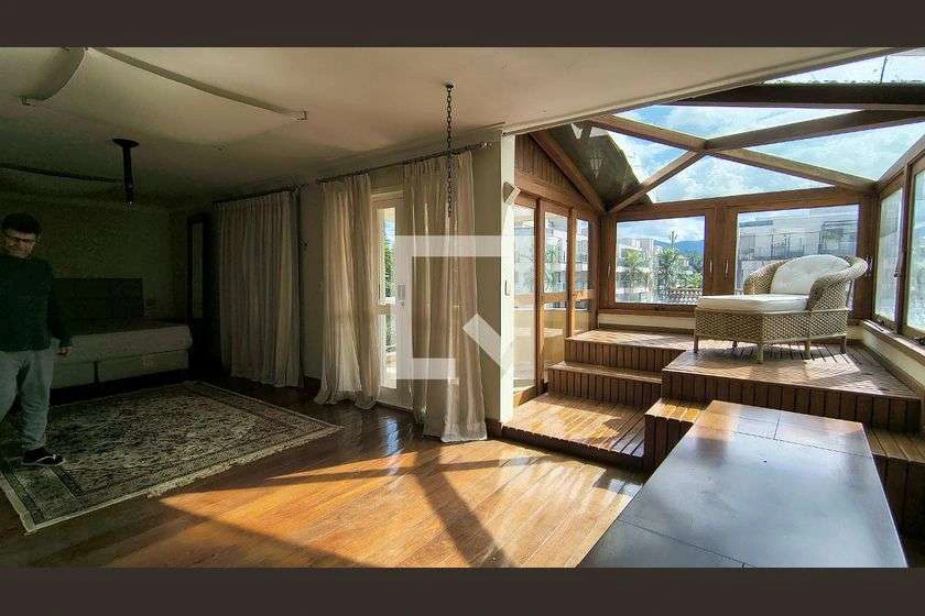 Condominium house with open-plan kitchen and 7 en-suites — photo 2