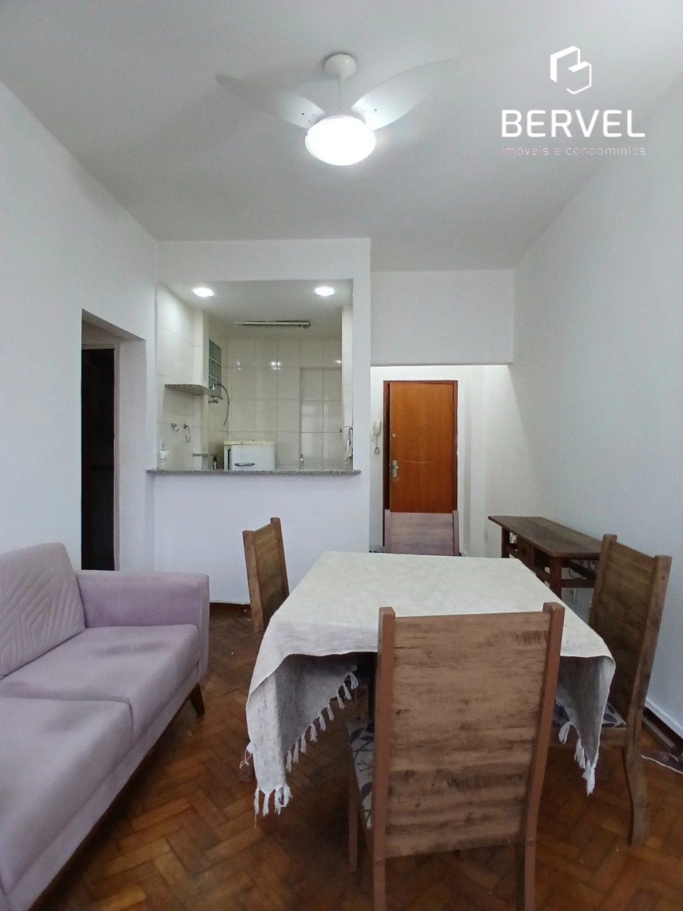1-bedroom apartment with a glass-enclosed shower — photo 6